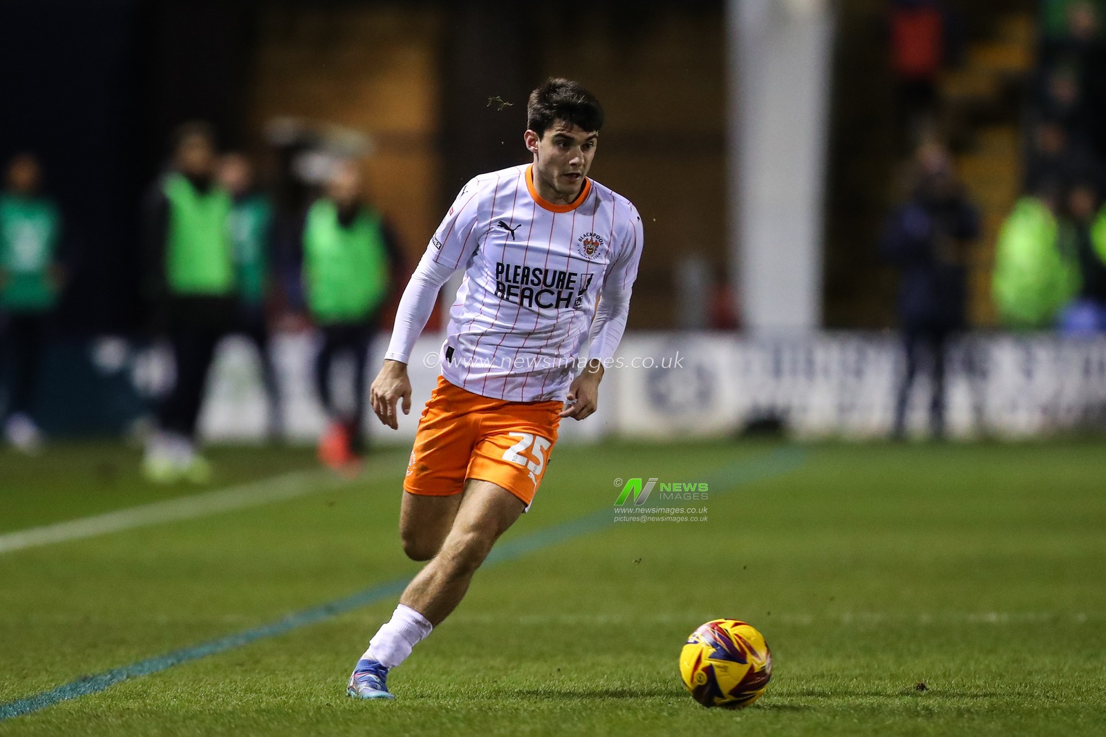 Rob Apter of Blackpool goes forward with the ball during the Sky Bet League 1 match Shrewsbury Town vs Blackpool at Croud Meadow, Shrewsbury, United Kingdom, 4th December 2024

(Photo by Gareth Evans/News Images)