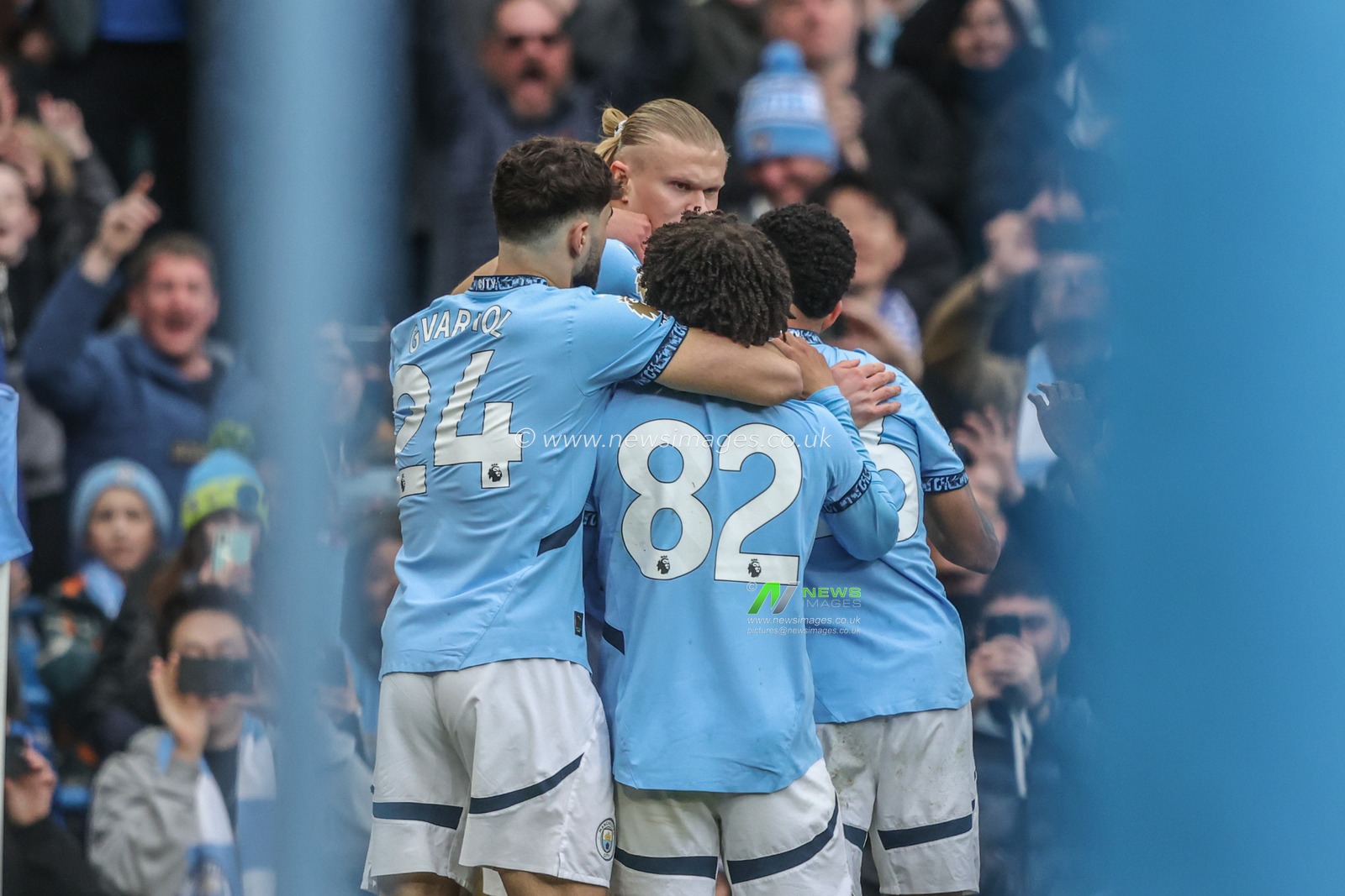 Erling Haaland of Manchester City celebrates his goal to make it 1-0 during the Premier League match Manchester City vs Brighton and Hove Albion at Etihad Stadium, Manchester, United Kingdom, 15th March 2025

(Photo by Alfie Cosgrove/News Images)