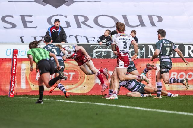 Zach Eckersley of Wigan Warriors goes over for a try during the Betfred Super League round 6 match Wigan Warriors vs Huddersfield Giants at The Brick Community Stadium, Wigan, United Kingdom on 28 March 2026

(Photo by Alfie Cosgrove/News Images)