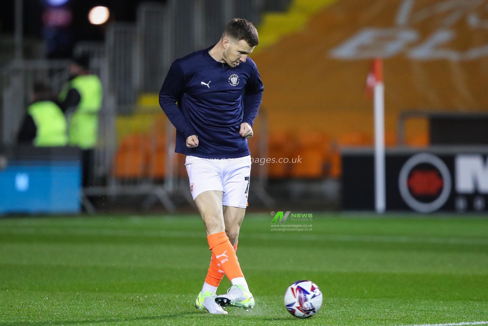 Lee Evans of Blackpool during the pre-game warm up ahead of the Sky Bet League 1 match Blackpool vs Wigan Athletic at Bloomfield Road, Blackpool, United Kingdom, 28th October 2024

(Photo by Gareth Evans/News Images)