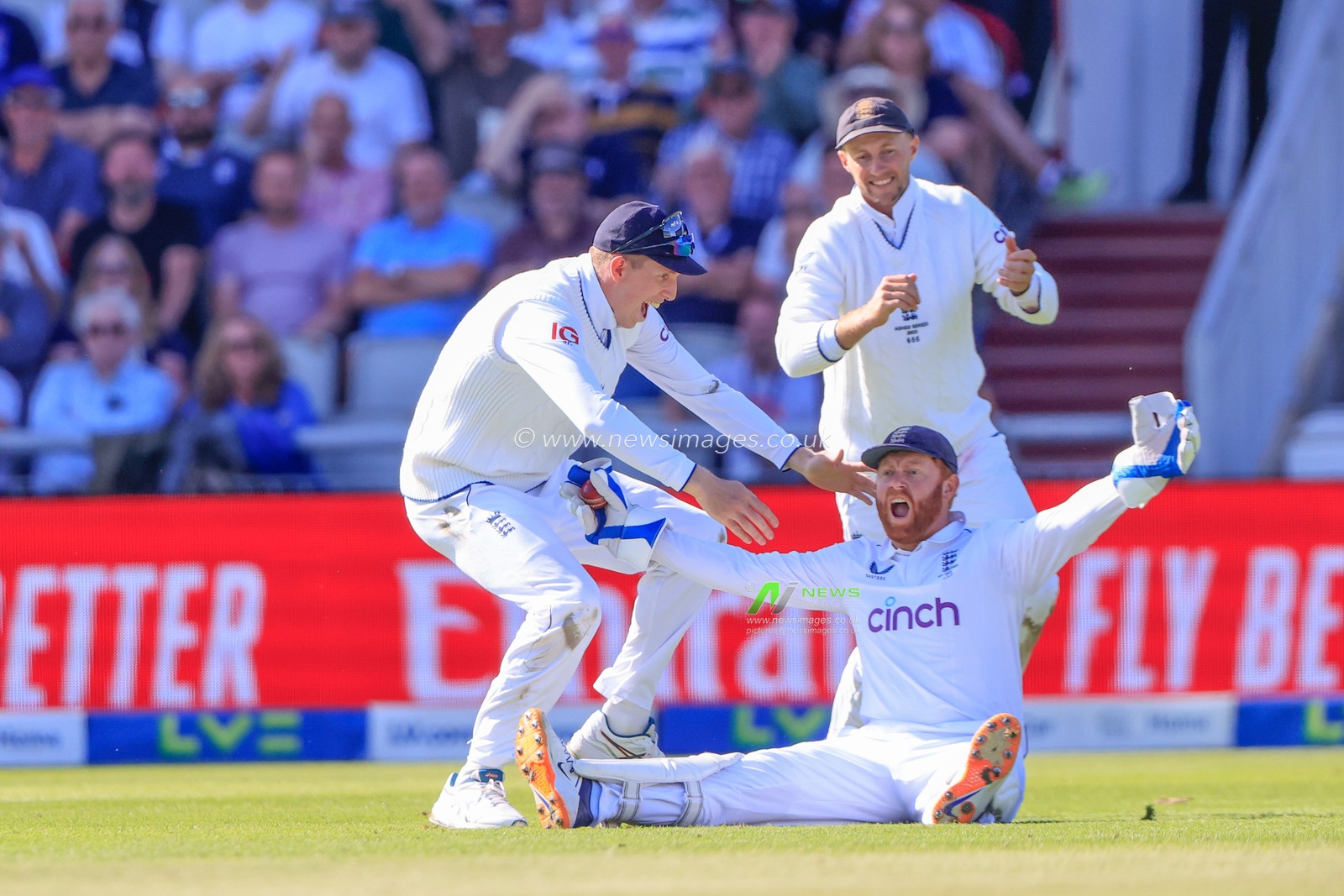 Jonny Bairstow of England celebrates the wicket of Mitchell Marsh of Australia during the LV= Insurance Ashes Fourth Test Series Day One England vs Australia at Old Trafford, Manchester, United Kingdom, 19th July 2023

(Photo by Conor Molloy/News Images)