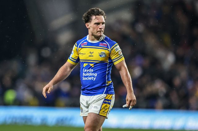 Brodie Croft of Leeds Rhinos during the Betfred Super League play-off Eliminator 1 match Leeds Rhinos vs St Helens at Headingley Stadium, Leeds, United Kingdom, 27th September 2025

(Photo by Alfie Cosgrove/News Images)