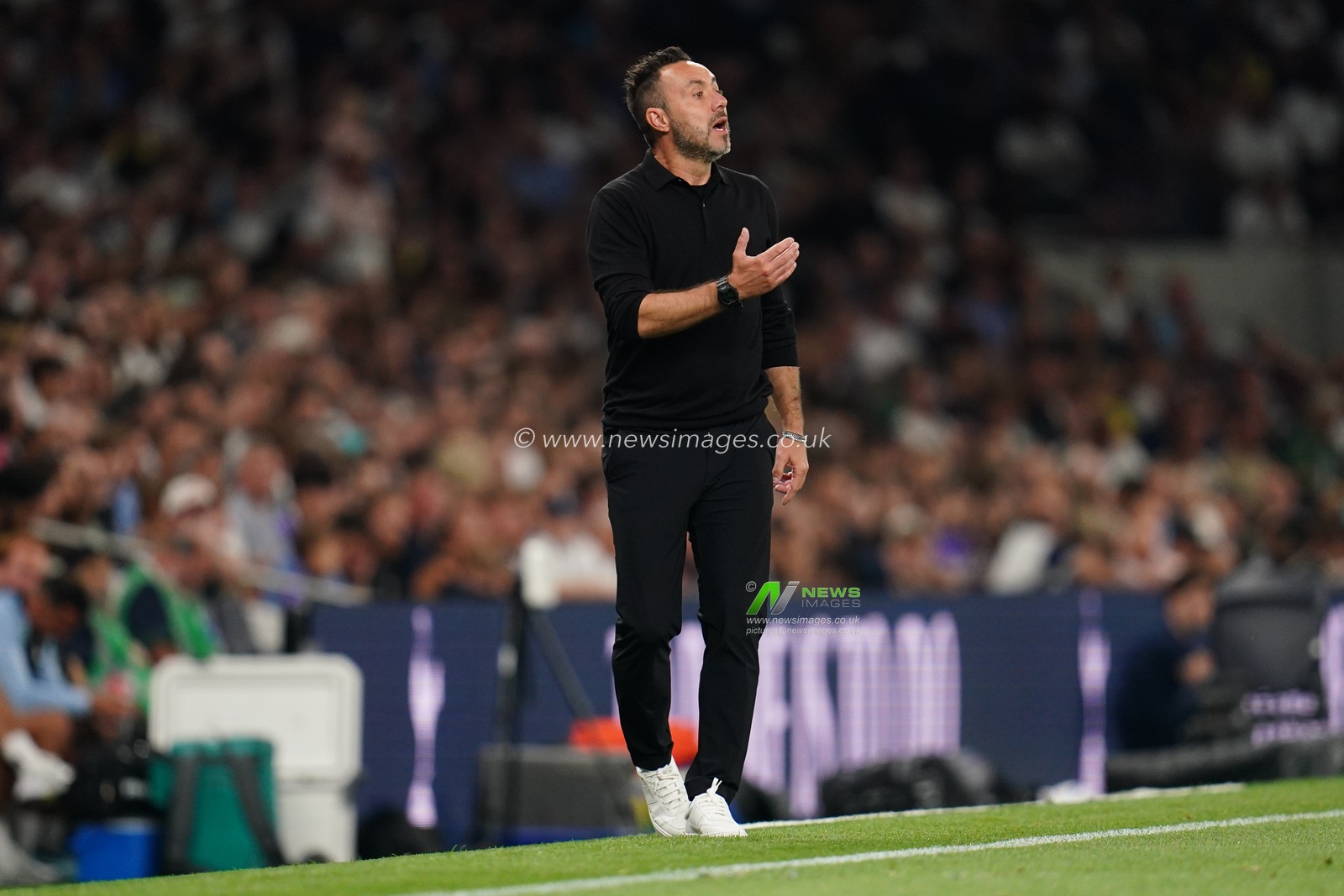 Roberto De Zerbi manager of Tottenham Hotspur during the Carabao Cup round 2 match Tottenham Hotspur vs Charlton Athletic at Tottenham Hotspur Stadium, London, United Kingdom on 26 August 2026

(Photo by Harvey Murphy/News Images)