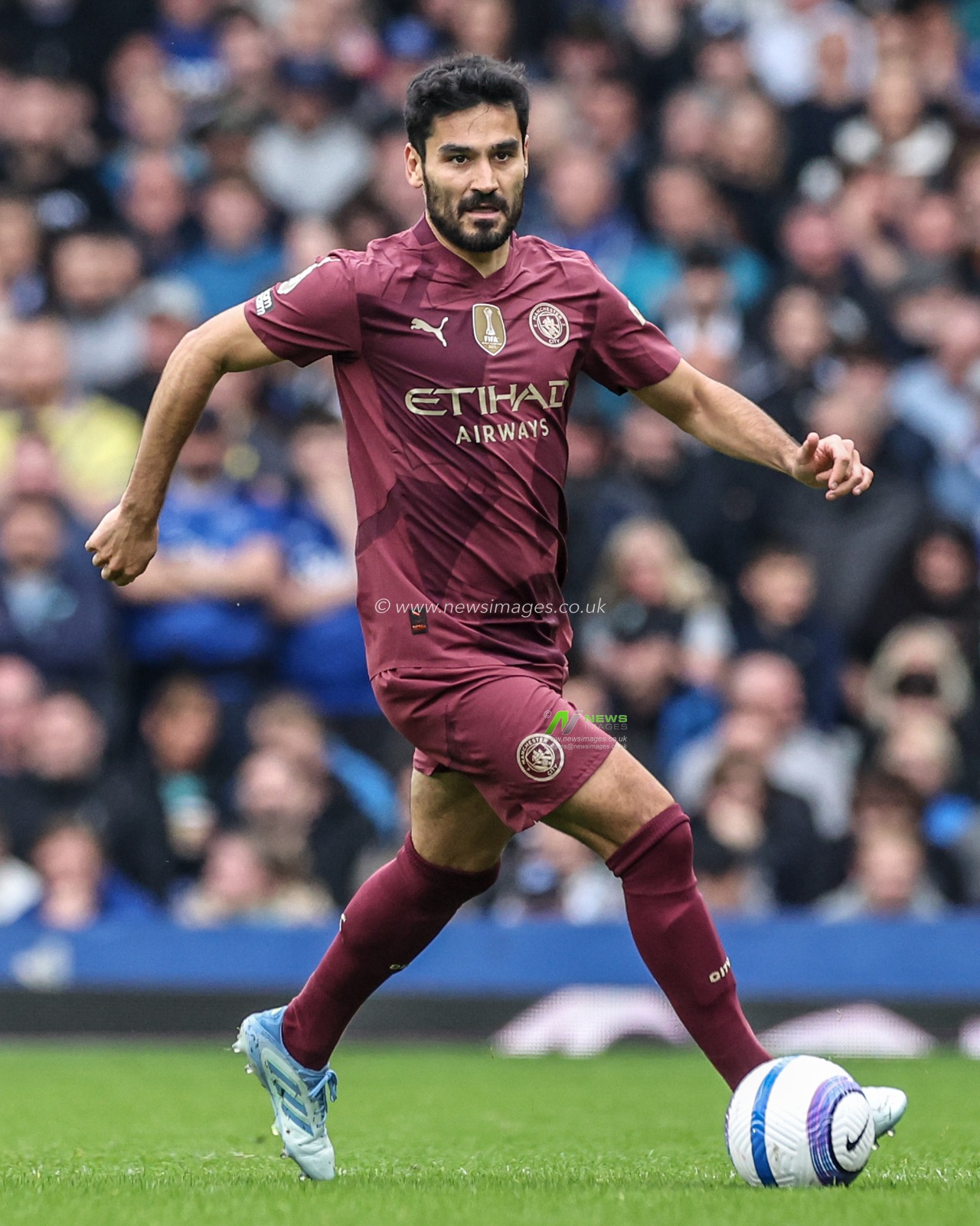 Ä°lkay GÃ¼ndoÄŸan of Manchester City breaks with the ball during the Premier League match Everton vs Manchester City at Goodison Park, Liverpool, United Kingdom, 19th April 2025

(Photo by Mark Cosgrove/News Images)