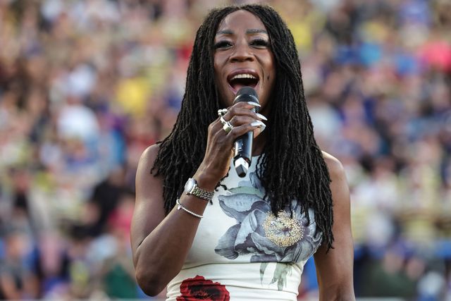 Heather Small sings sings during the Betfred Super League round 9 match Warrington Wolves vs Wigan Warriors at The Halliwell Jones Stadium, Warrington, United Kingdom on 24 April 2026

(Photo by Mark Cosgrove/News Images)