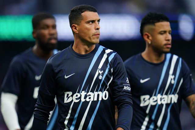 Pedro Porro of Tottenham Hotspur warming up ahead of kick off during the Carabao Cup round 2 match Tottenham Hotspur vs Charlton Athletic at Tottenham Hotspur Stadium, London, United Kingdom on 26 August 2026

(Photo by Harvey Murphy/News Images)