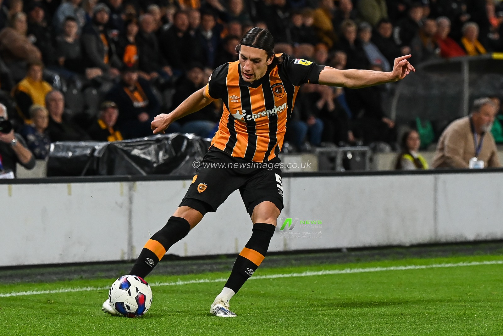 Alfie Jones #5 of Hull City crosses the ball during the Sky Bet Championship match Hull City vs Stoke City at MKM Stadium, Hull, United Kingdom, 13th September 2022

(Photo by Craig Thomas/News Images)