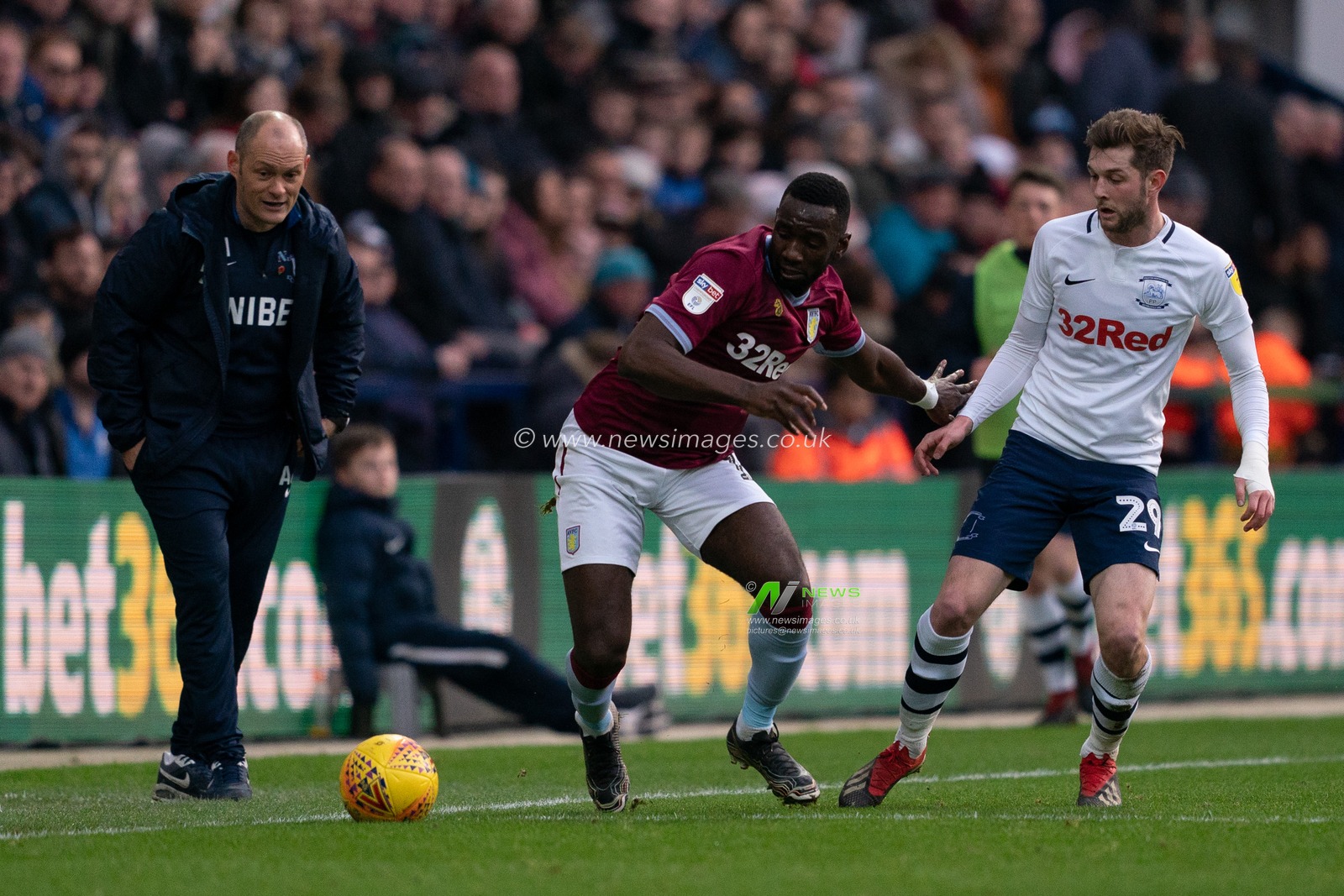 Aston Villa's Yannick Bolasie under pressure from  Preston North End's Tom Barkhuizen

29th December 2018, Deepdale, Preston, England; Sky Bet Championship, Preston North End vs Aston Villa ; 


Credit: Terry Donnelly/News Images

English Football League images are subject to DataCo Licence