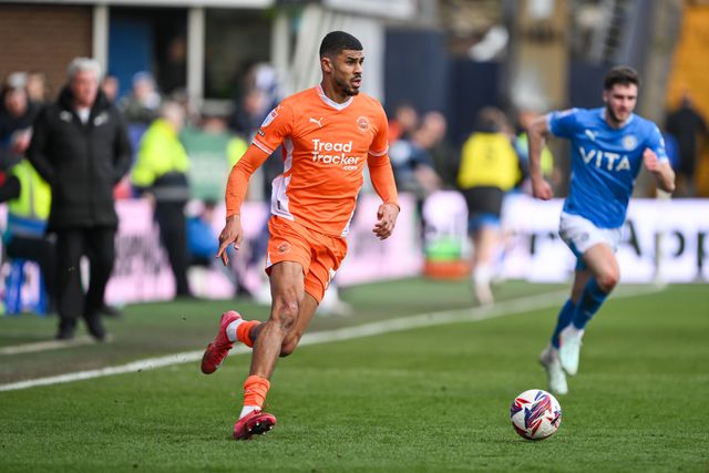 Ashley Fletcher of Blackpool makes a break with the ball during the Sky Bet League 1 match Stockport County vs Blackpool at Edgeley Park Stadium, Stockport, United Kingdom, 1st March 2025

(Photo by Craig Thomas/News Images)