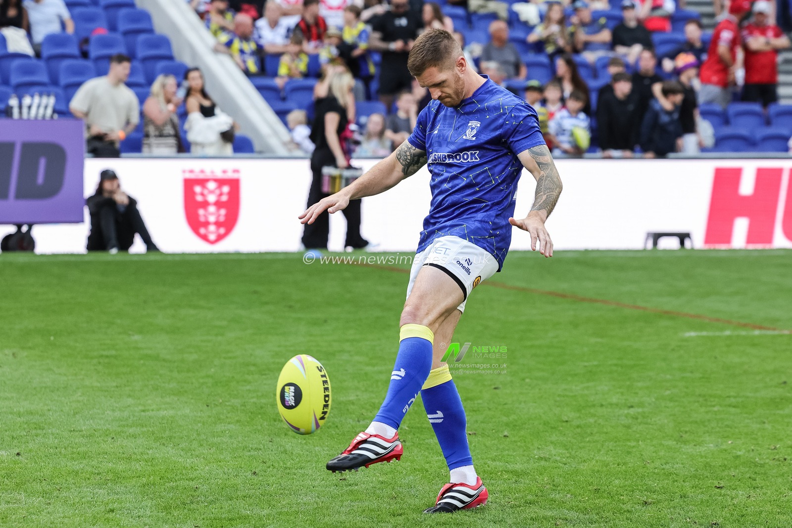 Marc Sneyd of Warrington Wolves in the pre-game warm up during the Betfred Super League Magic Weekend match Leigh Leopards vs Warrington Wolves at Hill Dickinson Stadium, Liverpool, United Kingdom on 04 July 2026

(Photo by Mark Cosgrove/News Images)
