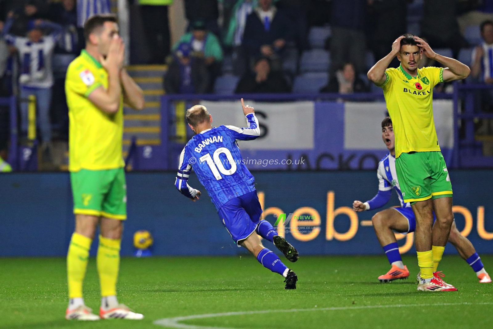 Barry Bannan of Sheffield Wednesday celebrates scoring to make it 1-0 during the Sky Bet Championship match Sheffield Wednesday vs Norwich City at Hillsborough, Sheffield, United Kingdom, 5th November 2025(Photo by Sam Eaden/News Images)*** GER AUT SUI OUT ***