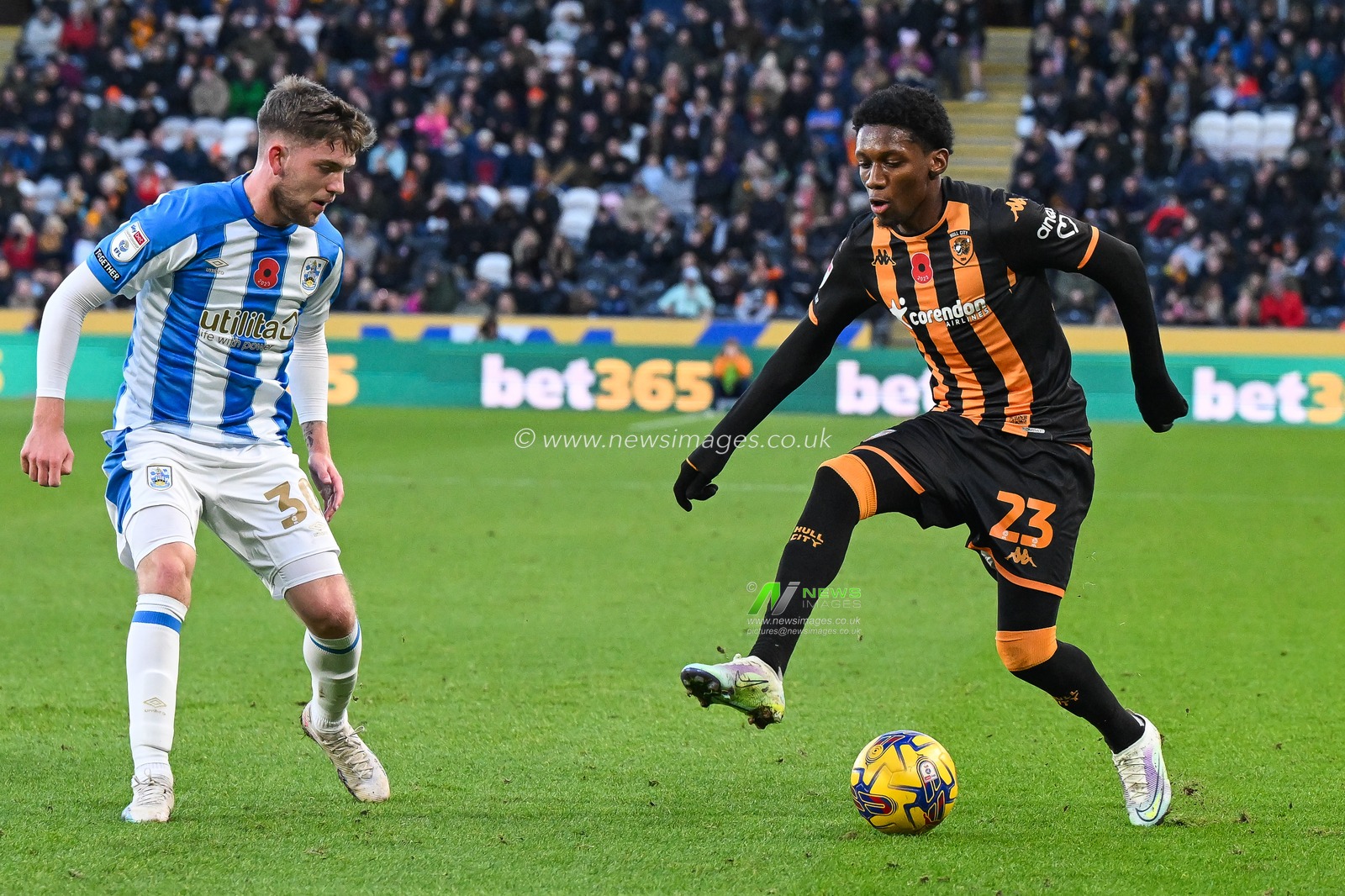 Jaden Philogene-Bidace #23 of Hull City makes a break with the ball during the Sky Bet Championship match Hull City vs Huddersfield Town at MKM Stadium, Hull, United Kingdom, 11th November 2023

(Photo by Craig Thomas/News Images)