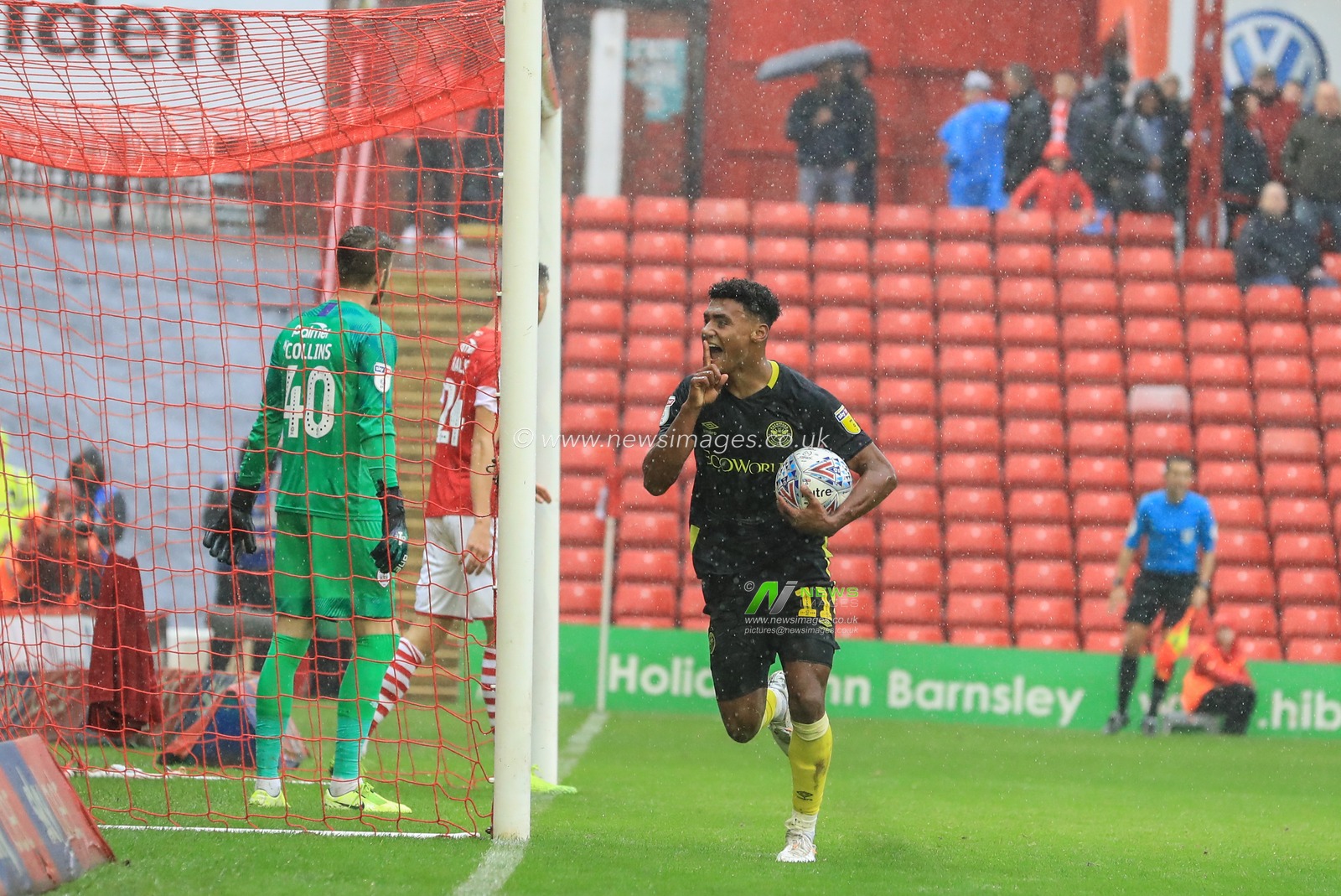 29th September 2019, Oakwell, Barnsley, England; Sky Bet Championship, Barnsley v Brentford : Ollie Watkins (11) of Brentford celebrates his goal to make it 1-1

Credit: Mark Cosgrove/News Images