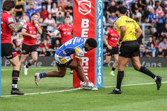 Kallum Watkins of Leeds Rhinos goes over however video review says no try during the Betfred Super League round 19 match Leeds Rhinos vs Salford Red Devils at Headingley Stadium, Leeds, United Kingdom, 18th July 2025

(Photo by Alfie Cosgrove/News Images)