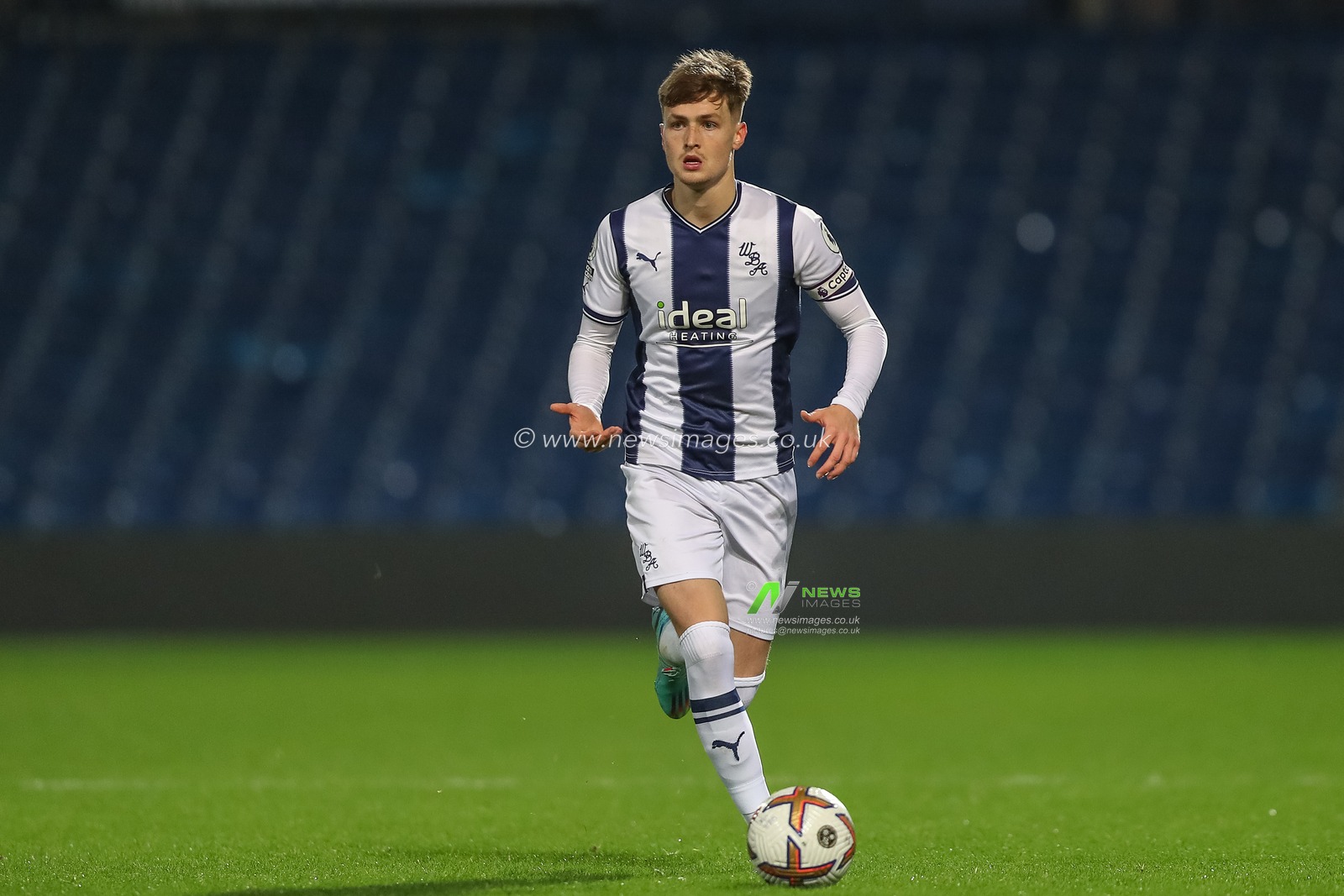 Zac Ashworth #26 of West Bromwich Albion in action during the Premier League 2 U23 match West Bromwich Albion U23 vs Nottingham ForestU 23 at The Hawthorns, West Bromwich, United Kingdom, 7th November 2022

(Photo by Gareth Evans/News Images)