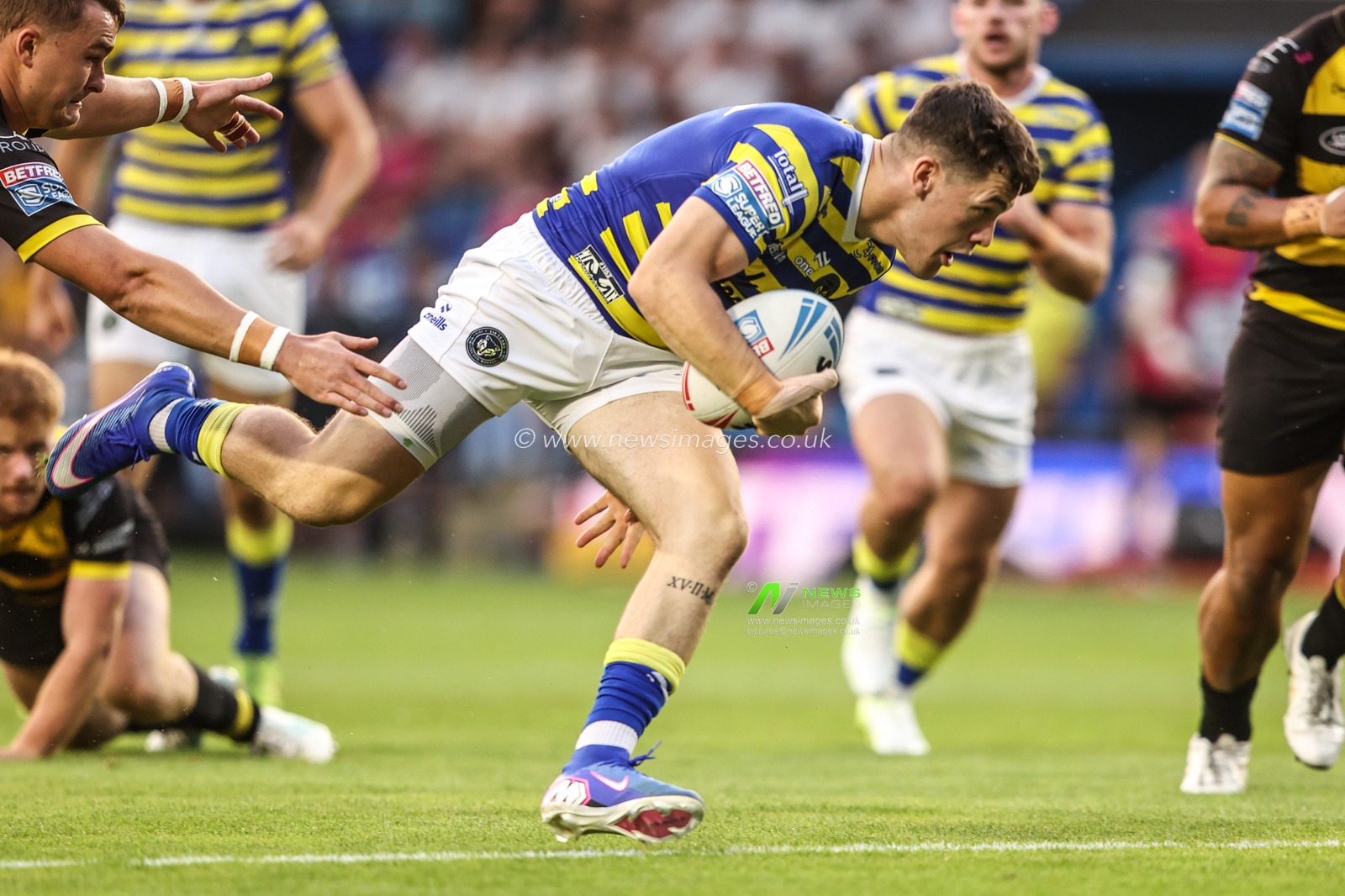 Josh Thewlis of Warrington Wolves goes over for a try during the Betfred Super League round 23 match Warrington Wolves vs York Knights at The Halliwell Jones Stadium, Warrington, United Kingdom on 13 August 2026

(Photo by Alfie Cosgrove/News Images)