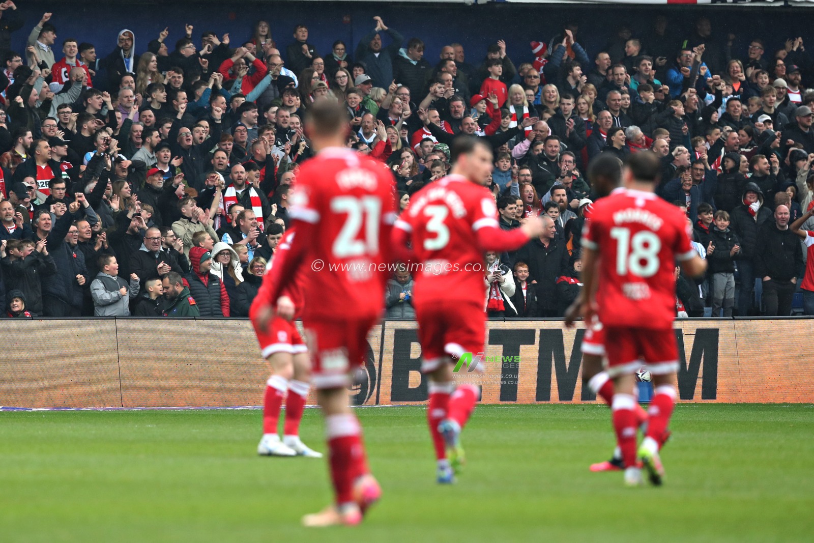 Middlesborough celebrate their first goal scored by Finn Azaz of Middlesbrough Football Club during the Sky Bet Championship match Sheffield Wednesday vs Middlesbrough at Hillsborough, Sheffield, United Kingdom, 21st April 2025

(Photo by Sam Eaden/News Images)