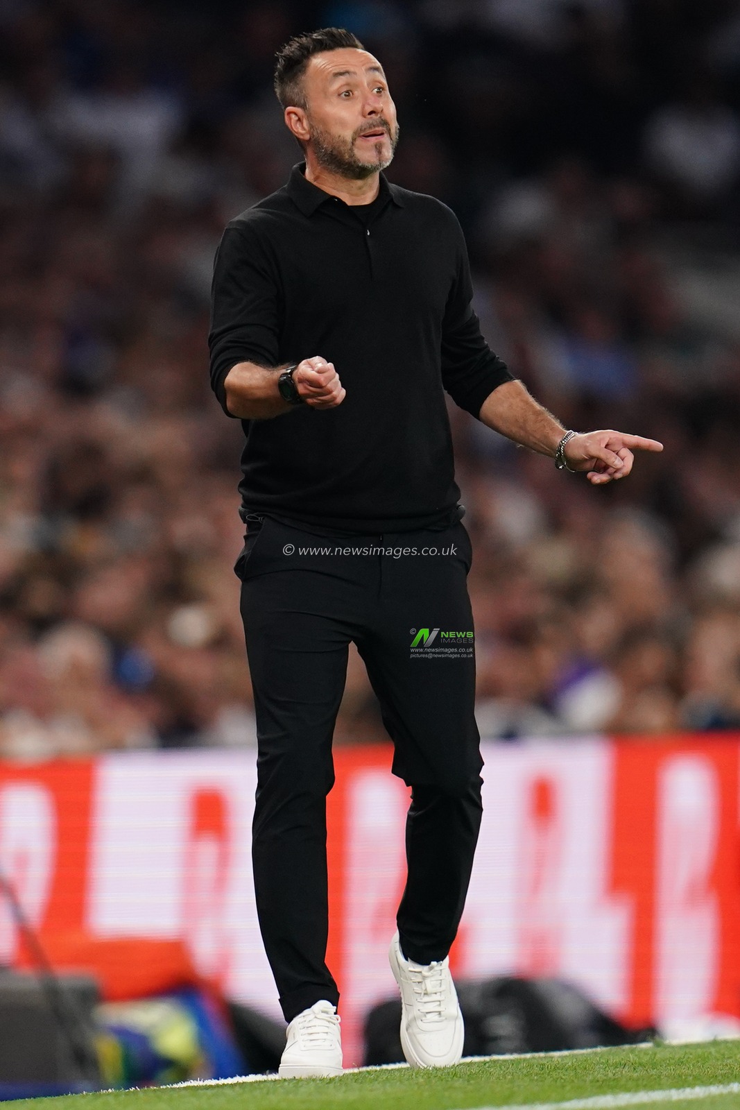 Roberto De Zerbi manager of Tottenham Hotspur during the Carabao Cup round 2 match Tottenham Hotspur vs Charlton Athletic at Tottenham Hotspur Stadium, London, United Kingdom on 26 August 2026

(Photo by Harvey Murphy/News Images)