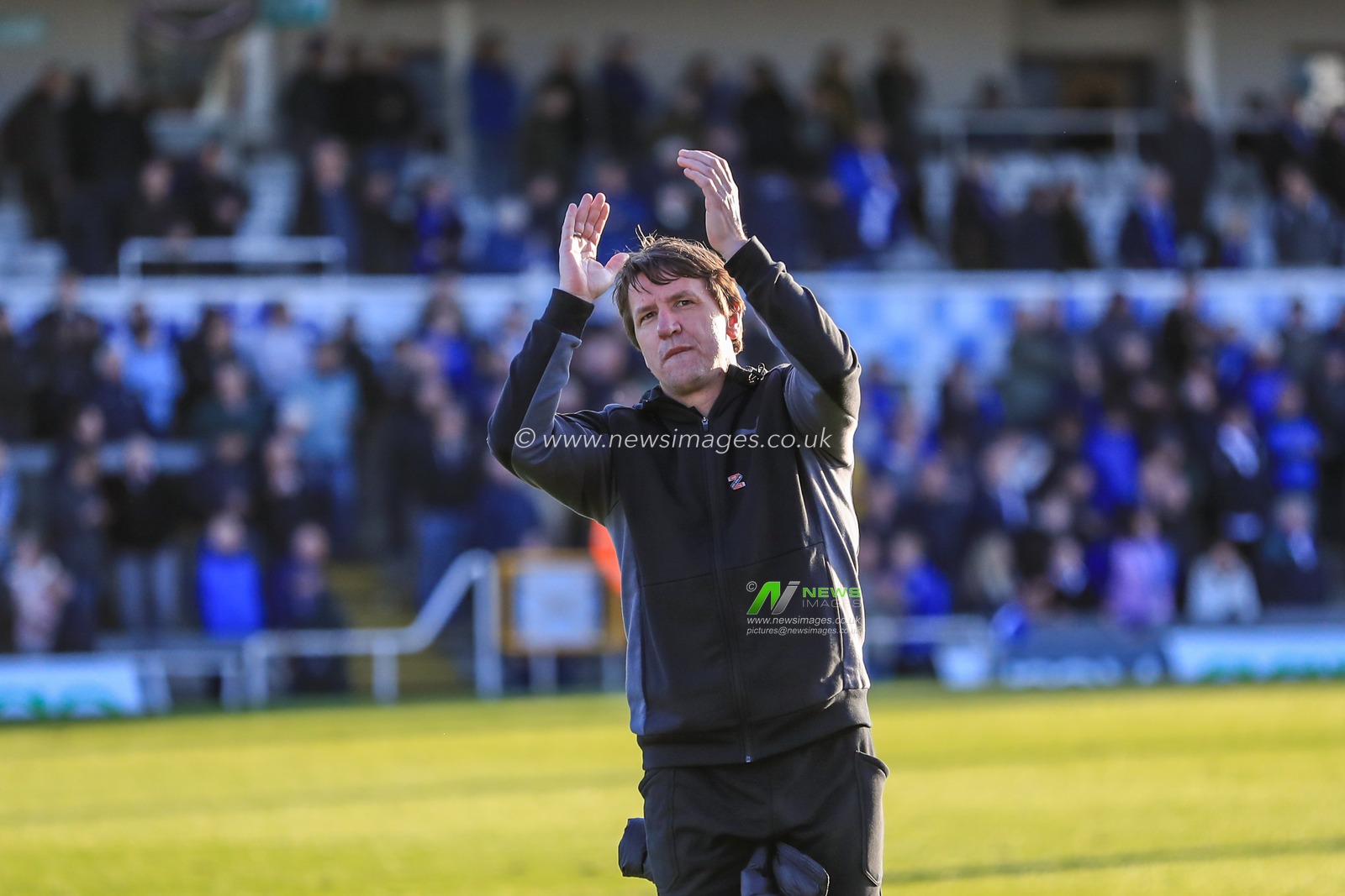 4th May 2019, Memorial Stadium, Bristol, England; Sky Bet League One, Bristol Rovers vs Barnsley ; Daniel Stendel manager of Barnsley applauds the Barnsley fans as they are promoted back into the championship


Credit: Mark Cosgrove/News Images

English Football League images are subject to DataCo Licence