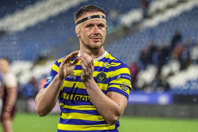 Ben Currie of Warrington Wolves applauds the fans after the game during the Betfred Super League round 10 match Huddersfield Giants vs Warrington Wolves at Accu Stadium, Huddersfield, United Kingdom on 02 May 2026

(Photo by Alfie Cosgrove/News Images)
