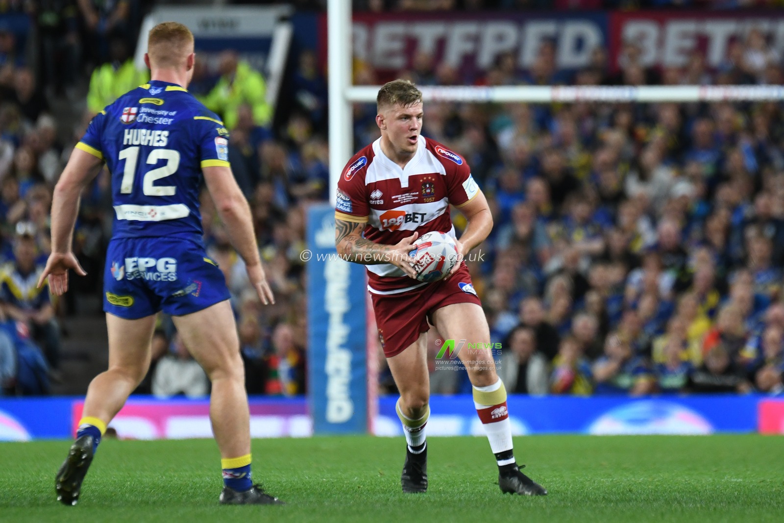 13th October 2018 , Old Trafford,  Manchester, England;  Betfred Super League Grand Final, Wigan Warriors v Warrington Wolves; Ryan Sutton of Wigan Warriors looks for a way past Jack Hughes of Warrington Wolves 


Credit: Richard Long/News Images