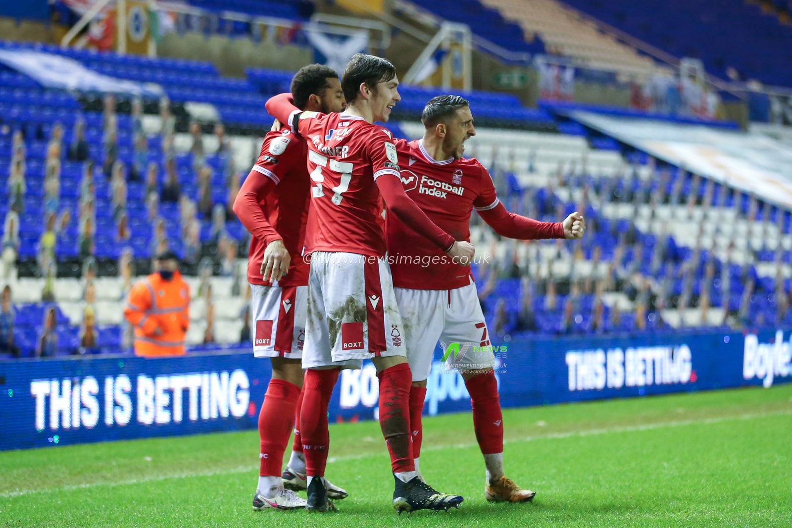Nottingham Forest Players celebrate following an own goal by Coventry City to make it 1-2