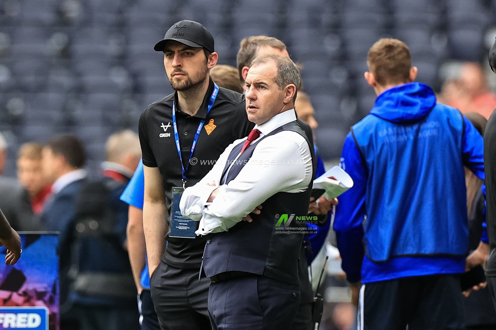 Ian Watson Head Coach of Huddersfield Giants during pre-game warm up