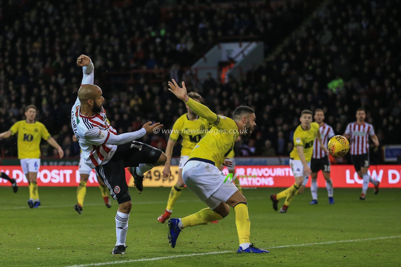 29th December 2018, Bramall Lane, Sheffield, England; Sky Bet Championship, Sheffield United vs Blackburn ; David McGoldrick (17) of Sheffield United heads on goal and just goes wide 


Credit: Mark Cosgrove/News Images

English Football League images are subject to DataCo Licence