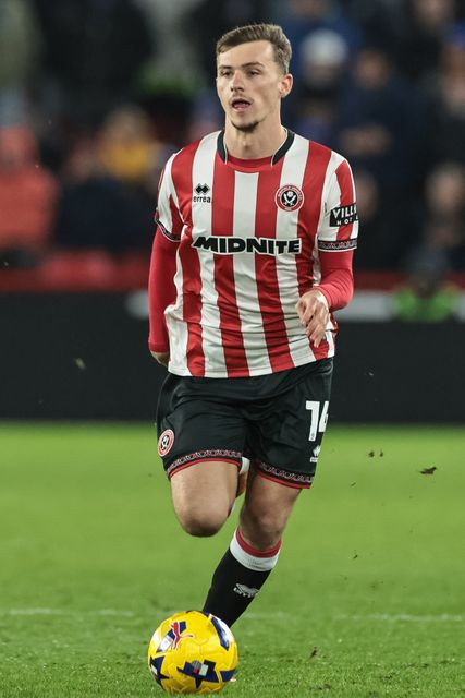 Harrison Burrows of Sheffield United breaks with the ball during the Sky Bet Championship match Sheffield United vs Portsmouth at Bramall Lane, Sheffield, United Kingdom, 26th November 2025

(Photo by Mark Cosgrove/News Images)

*** GER AUT SUI OUT ***