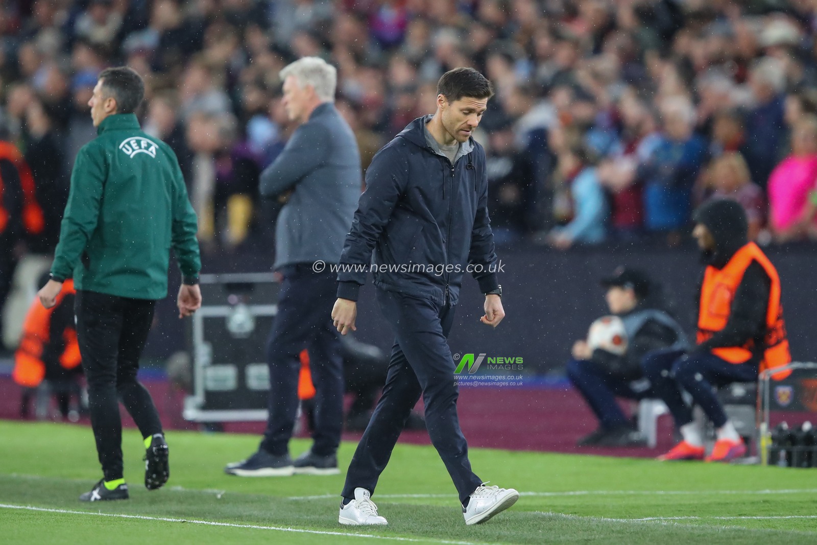 Xabi Alonso Manager of Bayer Leverkusen shows dejection, during the UEFA Europa League Quarter-Final match West Ham United vs Bayer 04 Leverkusen at London Stadium, London, United Kingdom, 18th April 2024

(Photo by Gareth Evans/News Images)