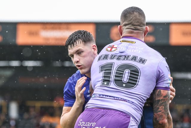 Josh Thewlis of Warrington Wolves during pre-game warm up during the Betfred Super League round 19 match Castleford Tigers vs Warrington Wolves at The Mend-A-Hose Jungle, Castleford, United Kingdom, 20th July 2025

(Photo by Alfie Cosgrove/News Images)