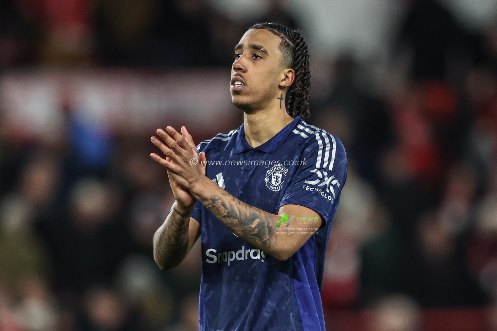 Leny Yoro of Manchester United applauds the fans after the game during the Premier League match Nottingham Forest vs Manchester United at City Ground, Nottingham, United Kingdom, 1st April 2025

(Photo by Alfie Cosgrove/News Images)