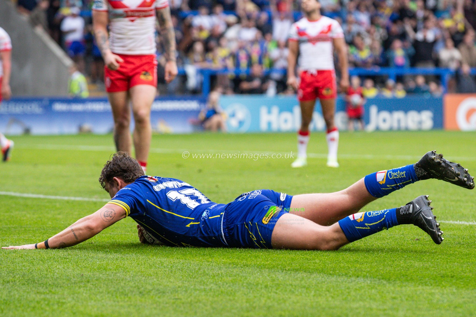Jordan Crowther of Warrington Wolves goes over for a try and makes the score 10-2 during the Betfred Super League Round 25 match Warrington Wolves vs St Helens at Halliwell Jones Stadium, Warrington, United Kingdom, 7th September 2024

(Photo by Gareth Evans/News Images)