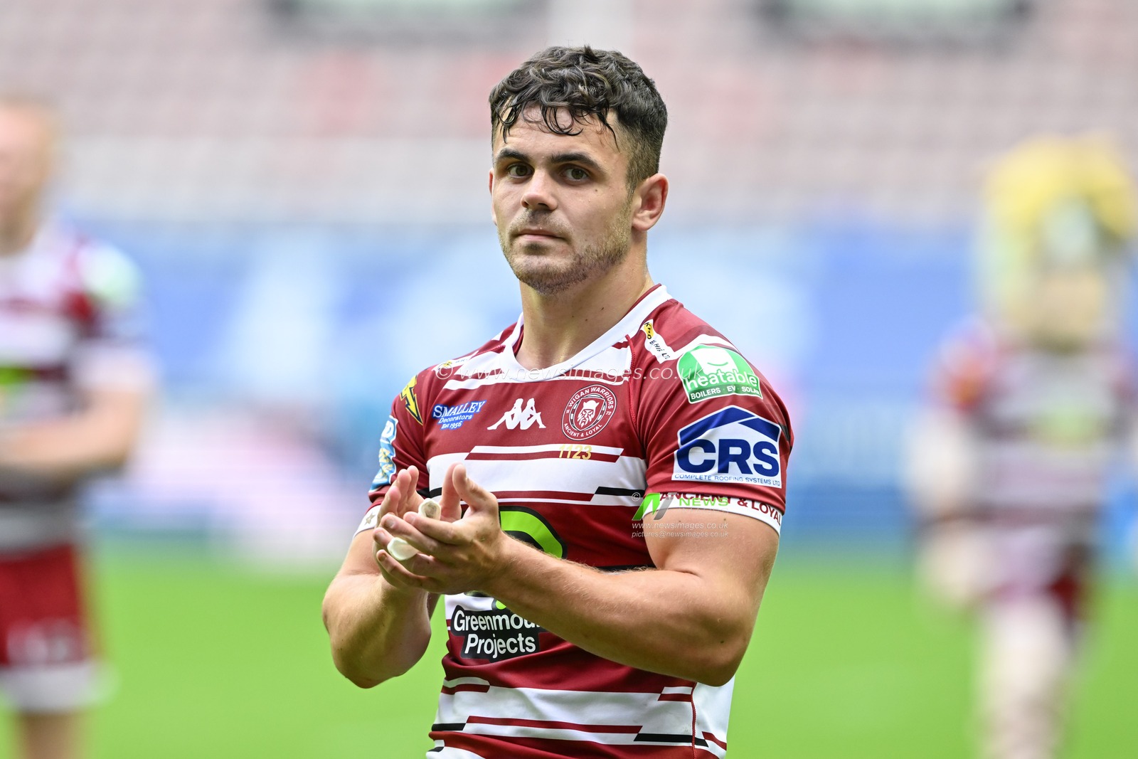 Tom Forber of Wigan Warriors claps fans at full time during the Betfred Super League Round 23 match Wigan Warriors vs Hull FC at DW Stadium, Wigan, United Kingdom, 25th August 2024

(Photo by Cody Froggatt/News Images)