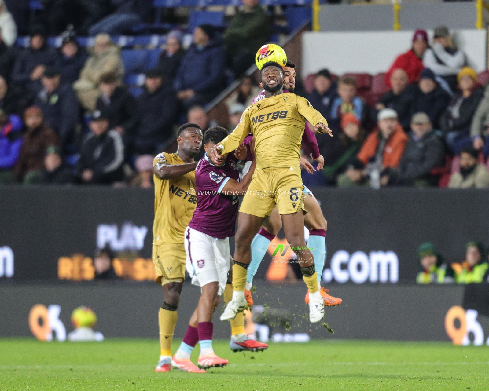 Jefferson Lerma of Crystal Palace jumps up to win the high ball during the Premier League match Burnley vs Crystal Palace at Turf Moor, Burnley, United Kingdom, 3rd December 2025

(Photo by Richard Bierton/News Images)

*** GER AUT SUI OUT ***