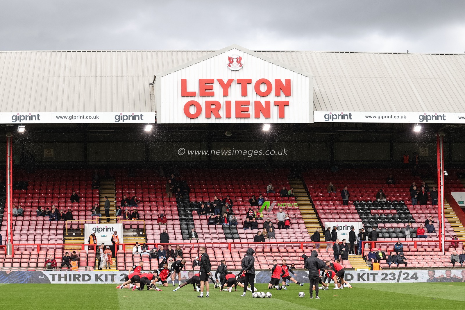Barnsley players in the pregame warmup session during the Sky Bet League 1 match Leyton Orient vs Barnsley at Matchroom Stadium, London, United Kingdom, 21st October 2023

(Photo by Mark Cosgrove/News Images)