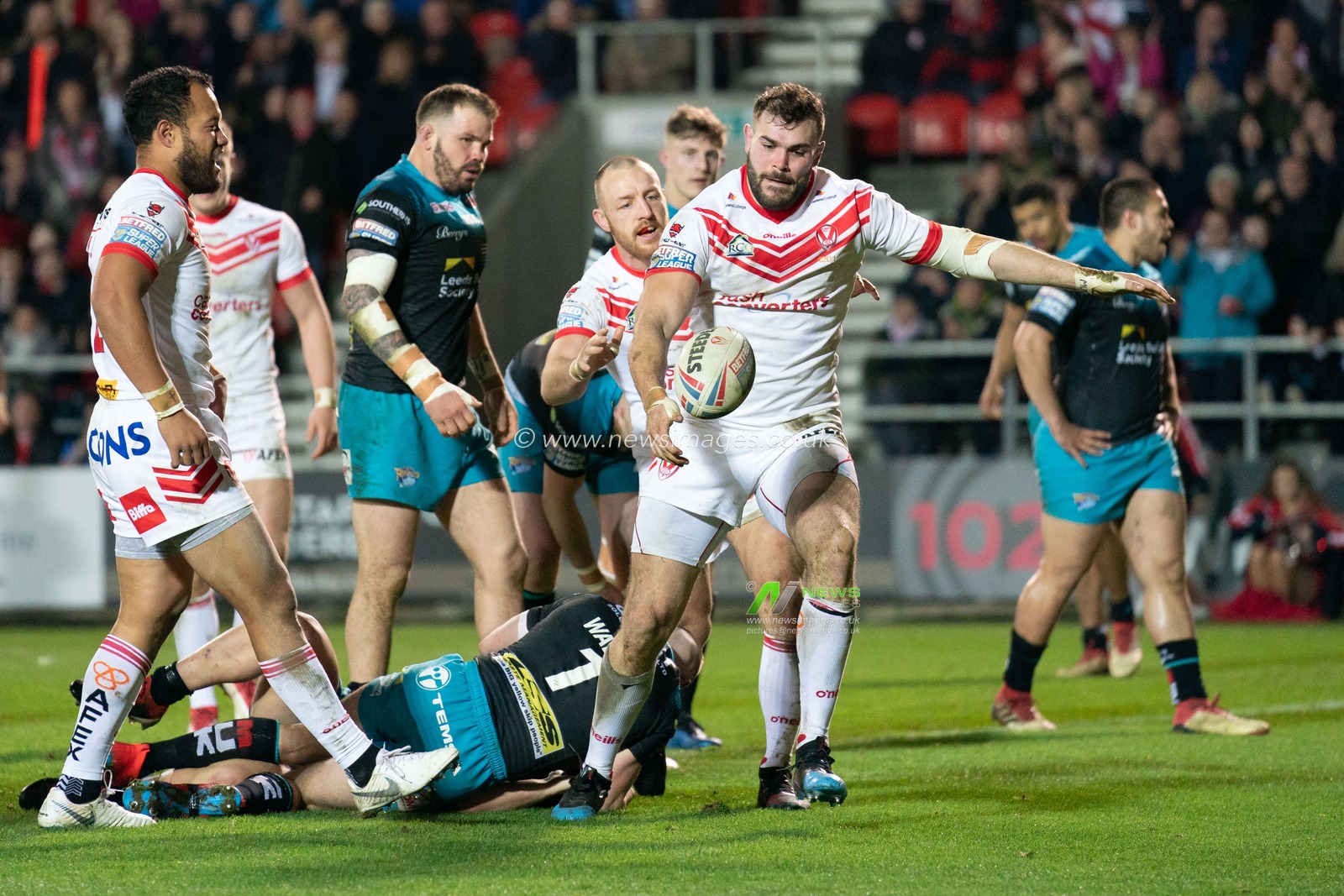 St. Helens's Alex Walmsley celebrates scoring his sides third try



22nd February 2019 , Totally Wicked Stadium, St Helens, England;  Betfred Super League, Round 3, St Helens vs Leeds Rhinos

Credit: Terry Donnelly/News Images