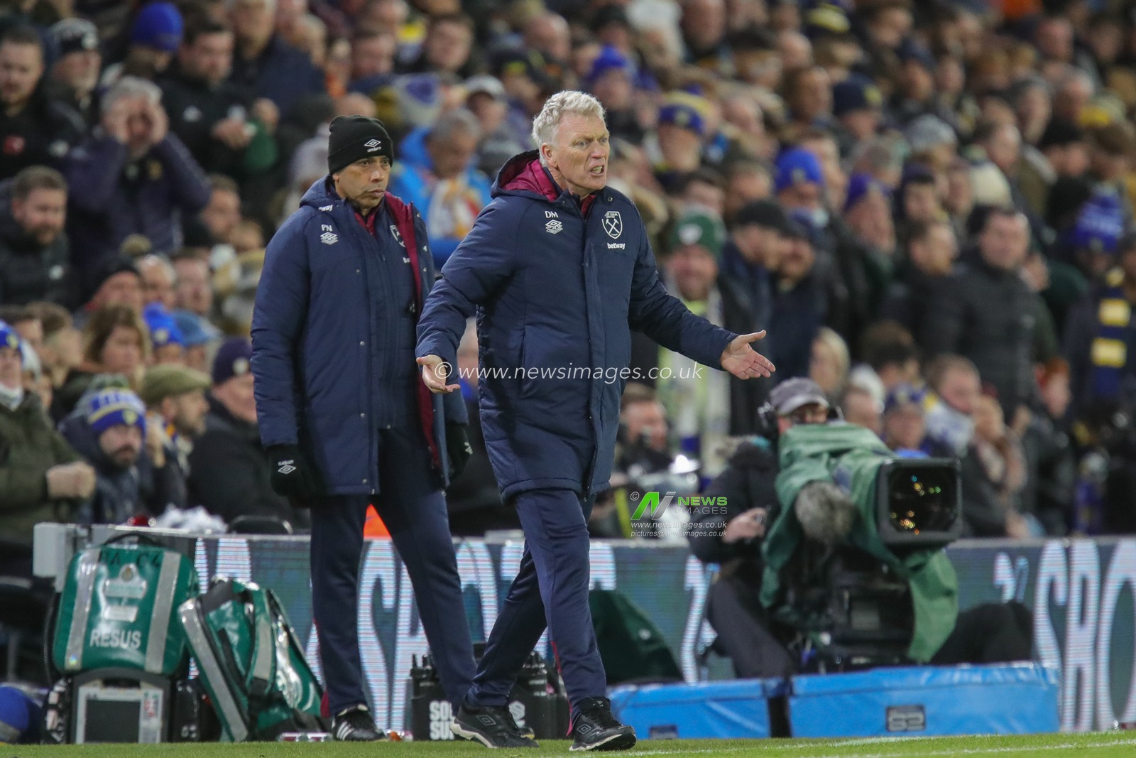 David Moyes manager of West Ham United shouts at his players during the Premier League match Leeds United vs West Ham United at Elland Road, Leeds, United Kingdom, 4th January 2023

(Photo by James Heaton/News Images)