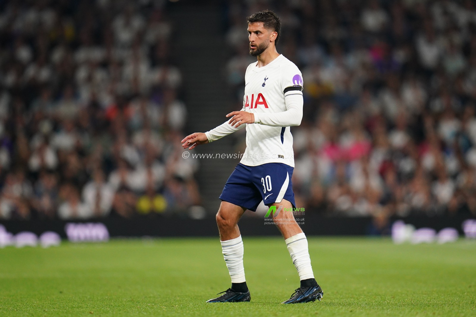 Rodrigo Bentancur of Tottenham Hotspur during the Carabao Cup round 2 match Tottenham Hotspur vs Charlton Athletic at Tottenham Hotspur Stadium, London, United Kingdom on 26 August 2026

(Photo by Harvey Murphy/News Images)