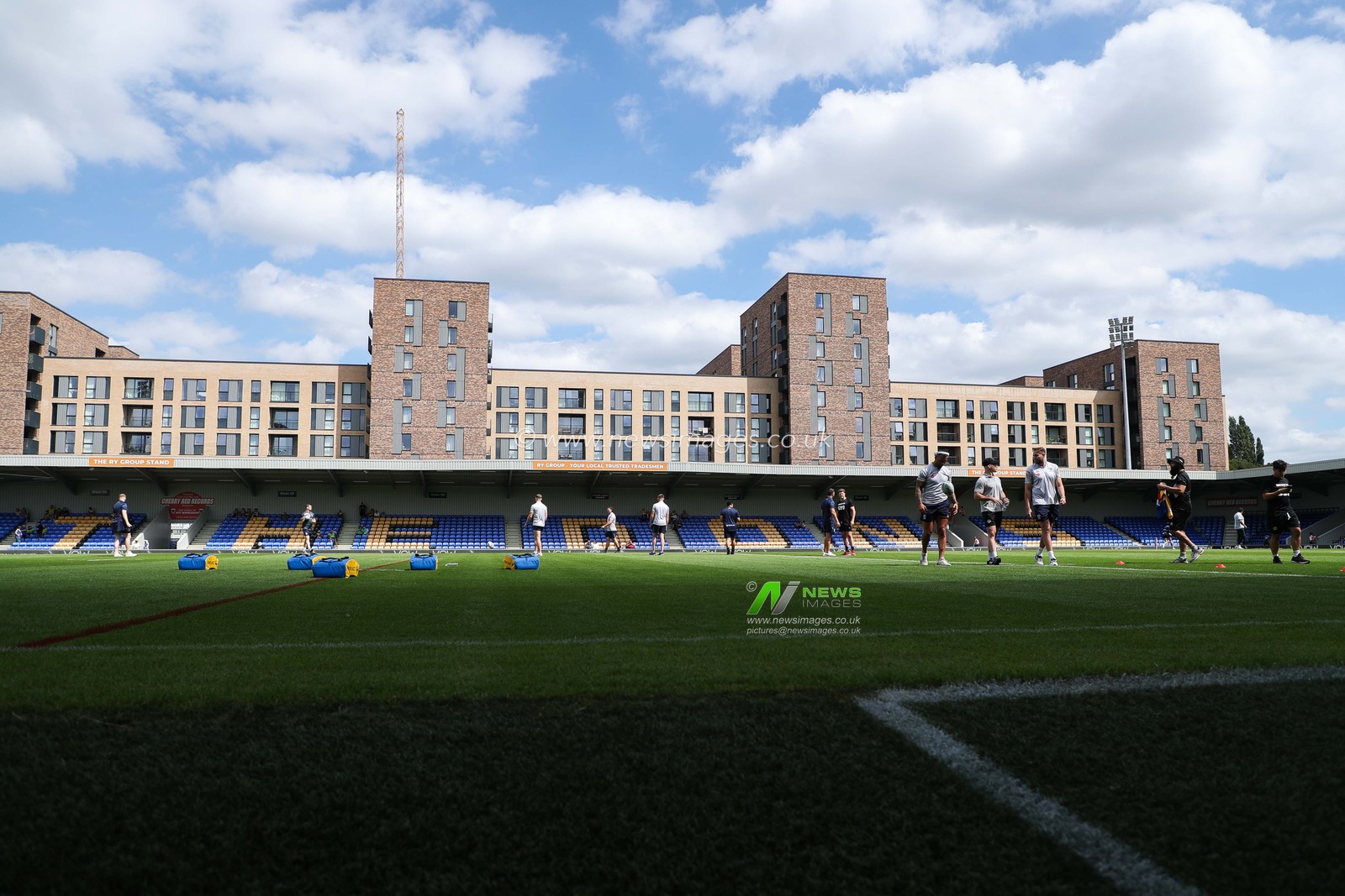 Warrington Wolves players walks around the pitch prior to the Betfred Super League Round 21 match London Broncos vs Warrington Wolves at Plough Lane, Wimbledon, United Kingdom, 11th August 2024

(Photo by Izzy Poles/News Images)