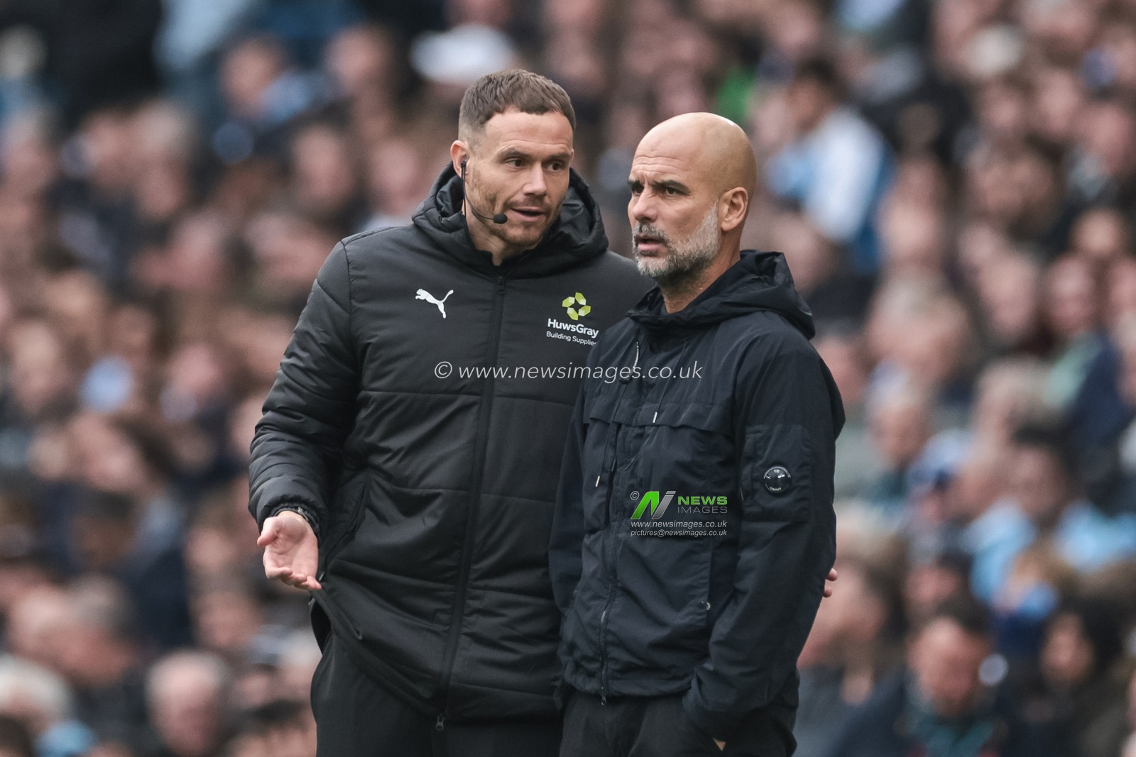 Fourth official Leigh Doughty has words with Pep Guardiola manager of Manchester City during the Premier League match Manchester City vs Everton at Etihad Stadium, Manchester, United Kingdom, 18th October 2025

(Photo by Mark Cosgrove/News Images)