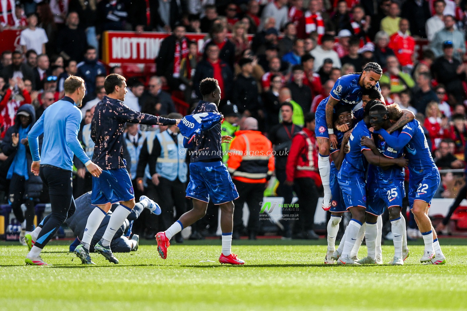 Chelsea celebrate their Champions League place after the teams victory following the Premier League match Nottingham Forest vs Chelsea at City Ground, Nottingham, United Kingdom, 25th May 2025

(Photo by Izzy Poles/News Images)