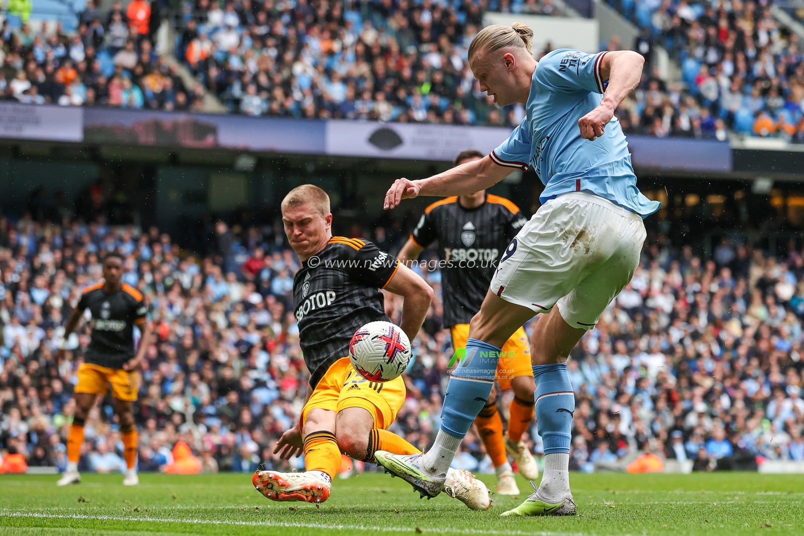 Erling Haaland #9 of Manchester City shoots on goal during the Premier League match Manchester City vs Leeds United at Etihad Stadium, Manchester, United Kingdom, 6th May 2023

(Photo by Mark Cosgrove/News Images)