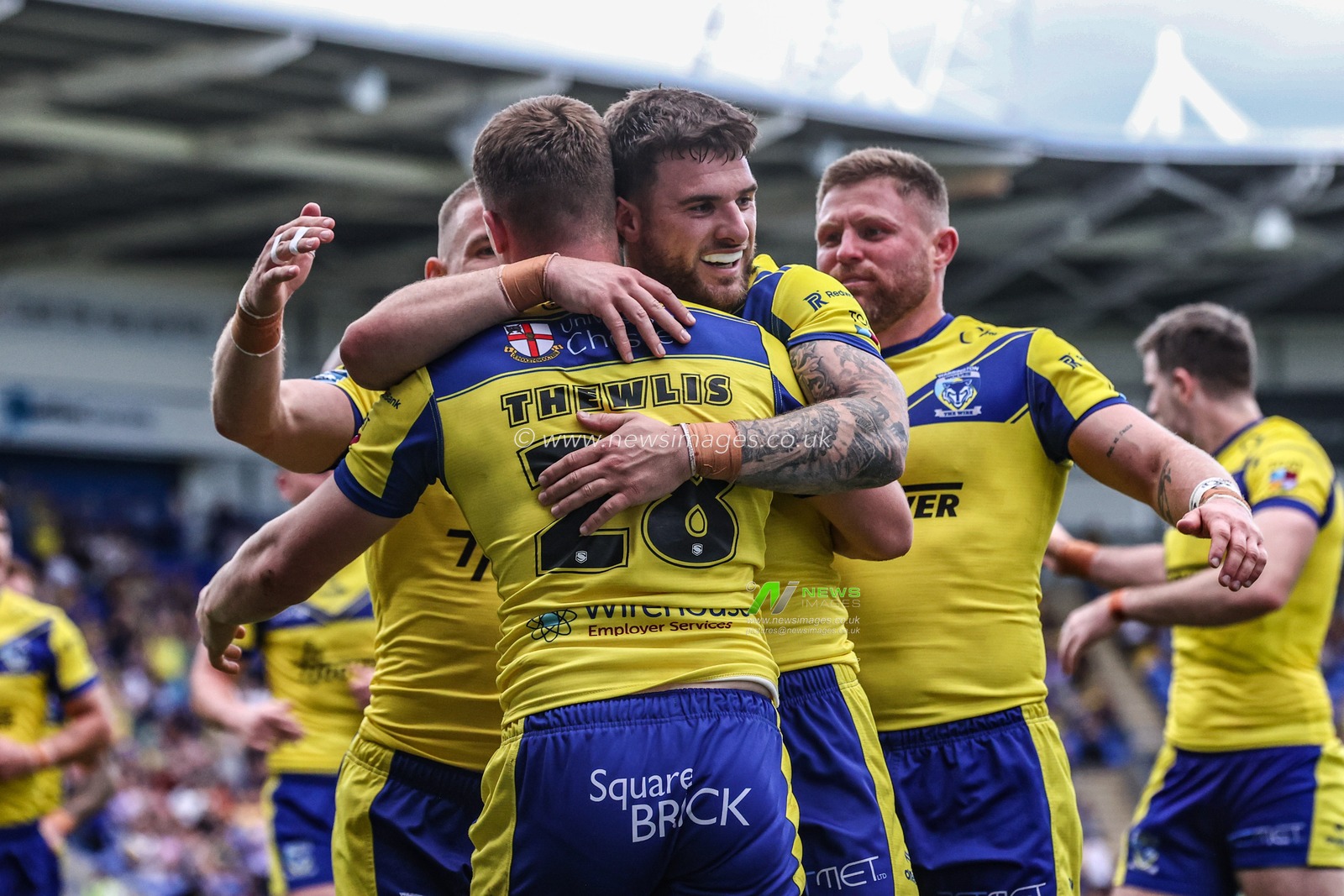 Jake Thewlis of Warrington Wolves celebrates his try during the Betfred Super League round 16 match Warrington Wolves vs Hull FC at Halliwell Jones Stadium, Warrington, United Kingdom, 28th June 2025

(Photo by Alfie Cosgrove/News Images)