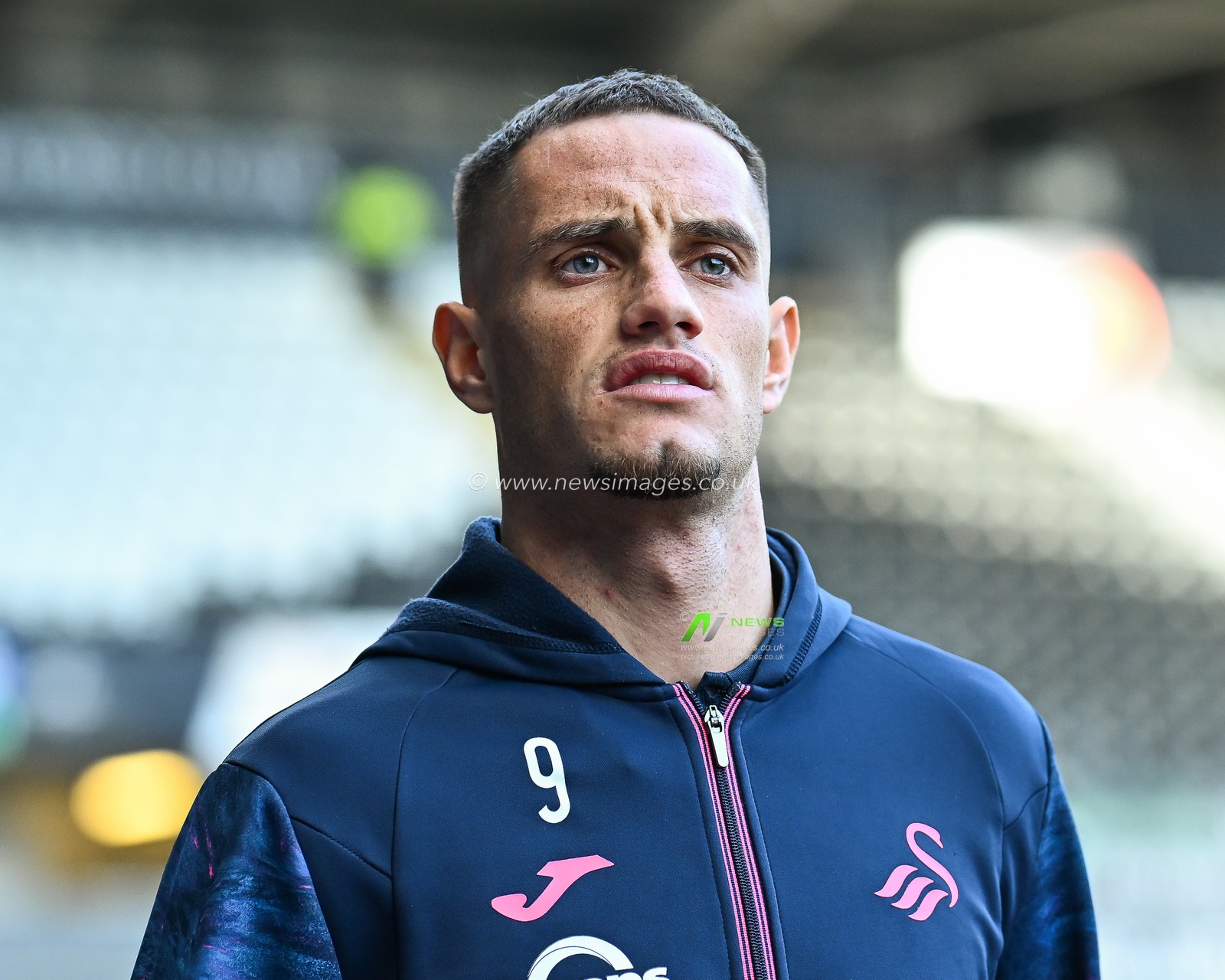 Jerry Yates #9 of Swansea City arrives ahead of the Sky Bet Championship match Swansea City vs Hull City at Swansea.com Stadium, Swansea, United Kingdom, 25th November 2023

(Photo by Craig Thomas/News Images)