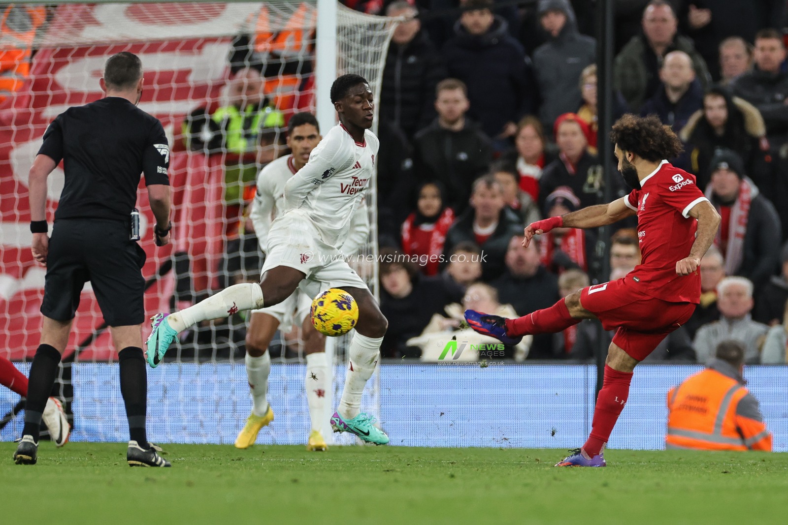 Mohamed Salah of Liverpool shoots on goal during the Premier League match Liverpool vs Manchester United at Anfield, Liverpool, United Kingdom, 17th December 2023

(Photo by Mark Cosgrove/News Images)