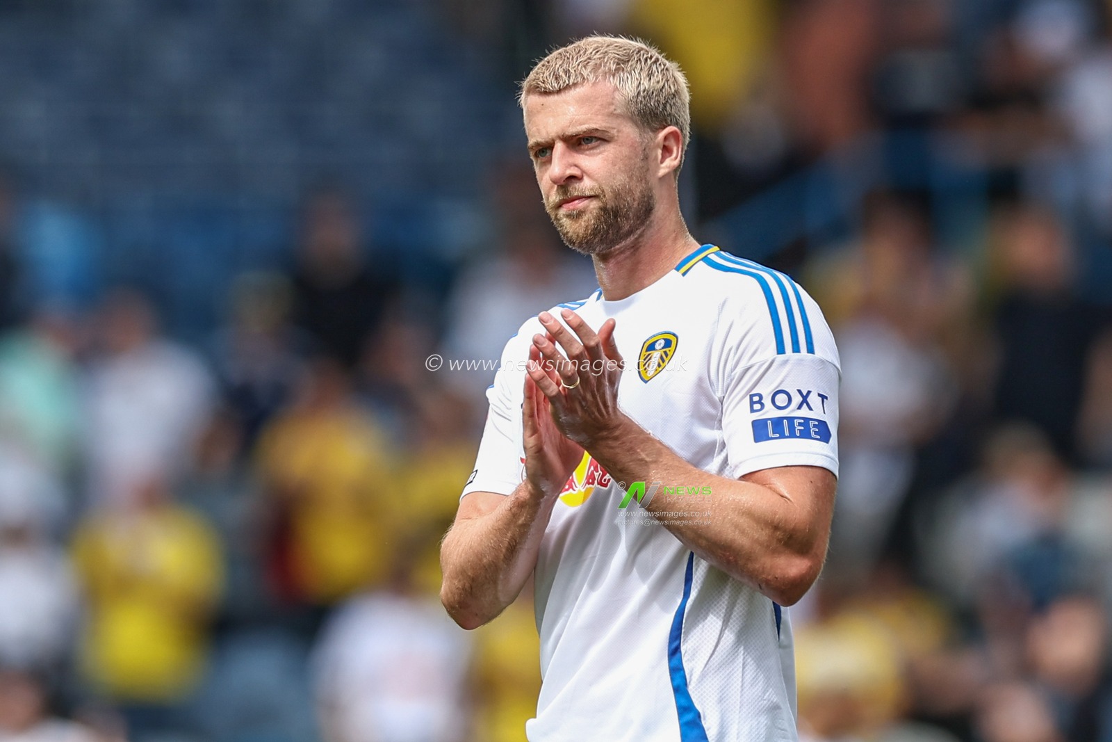 Patrick Bamford of Leeds United applauds the home fans after the game during the Sky Bet Championship match Leeds United vs Portsmouth at Elland Road, Leeds, United Kingdom, 10th August 2024

(Photo by Mark Cosgrove/News Images)