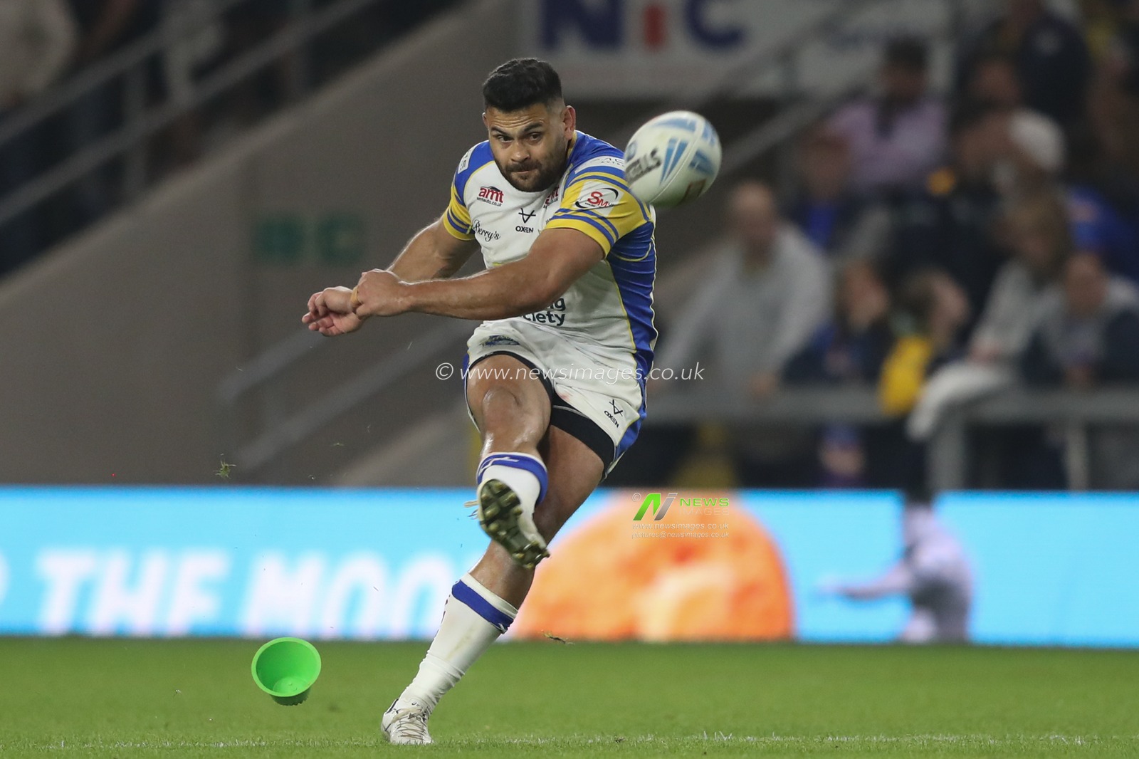 Rhyse Martin of Leeds Rhinos scores a penalty during the Betfred Super League Round 25 match Leeds Rhinos vs Hull FC at Headingley Stadium, Leeds, United Kingdom, 6th September 2024

(Photo by Alfie Cosgrove/News Images)