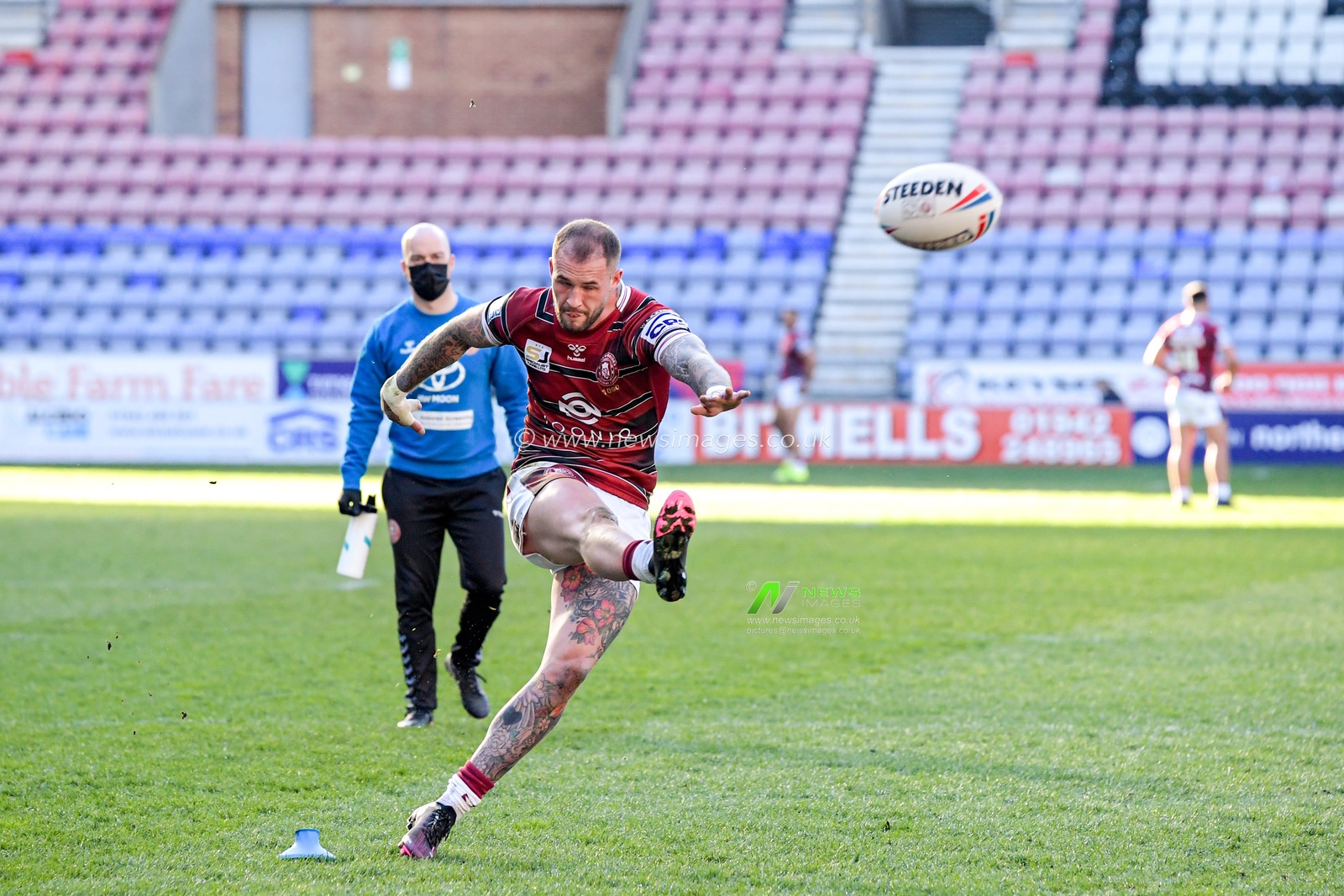 Zak Hardaker (3) of Wigan Warriors successfully converts a try to make it 6-6