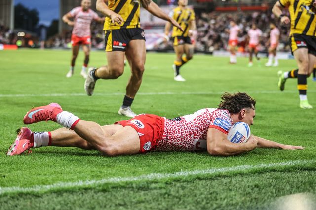Lachlan Lam of Leigh Leopards goes over for a try during the Betfred Super League round 25 match Leigh Leopards vs Castleford Tigers at Leigh Sports Village, Leigh, United Kingdom, 28th August 2025

(Photo by Alfie Cosgrove/News Images)